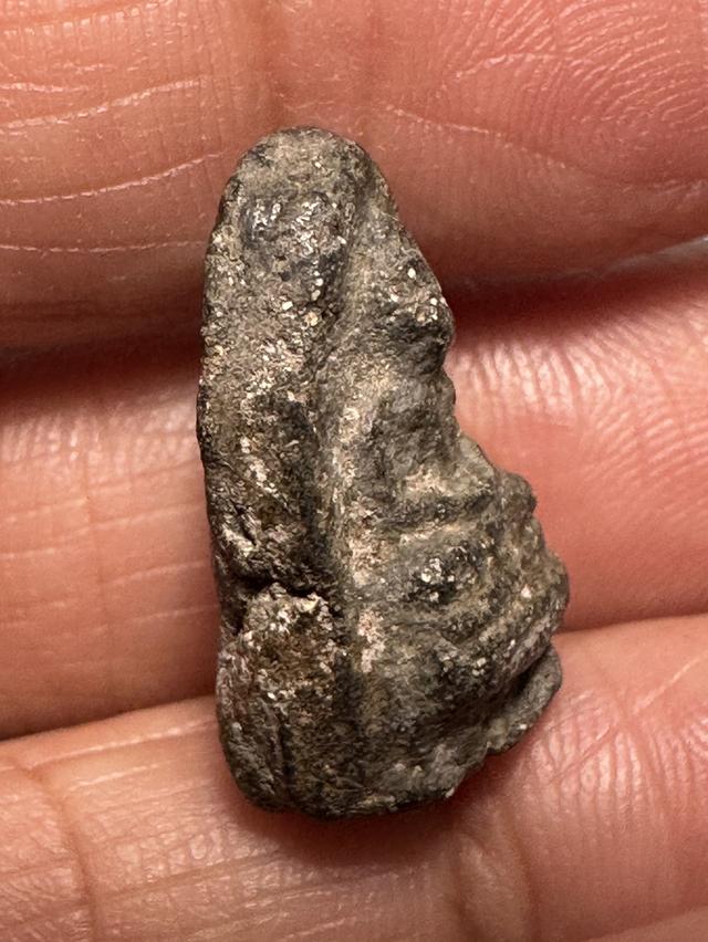 พระชัยหม่อมมิตร (พิมพ์สมาธิเม็ดบัว) เนื้อผงใบลานคลุกรัก หลวงพ่อพริ้ง วัดบางปะกอก กทม. รูปย่อยที่ 3