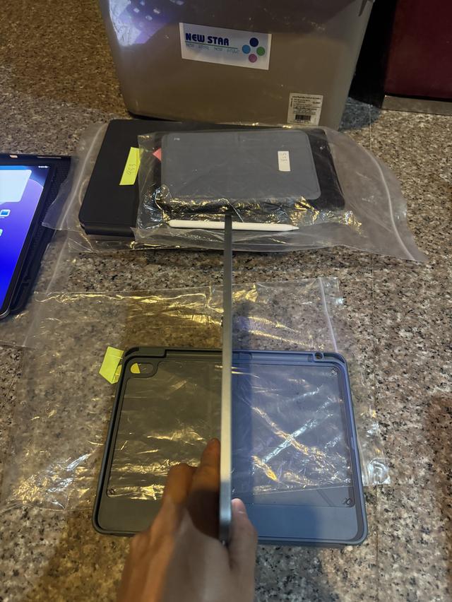 ขายๆๆๆถูกๆๆiPadAir11 M3 สีSpace Gray 256กิ๊กWifi Only คับใช้งานดีทุกๆฟังชั่นสูนTrueทุกๆฟังชั่นรีสโตได้ตลอดไม่มีติดไอคราว Model TH/A ( จอสวยๆขาวจั๊วไม่ 5