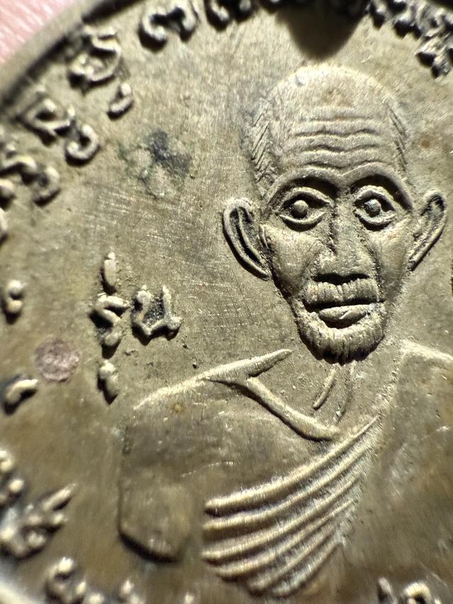 เหรียญหลวงปู่ศุข ( วัดปากคลองมะขามเฒ่า )ด้านหลังกรมหลวงชุมพรเขตอุดมศักดิ์ เนื้ออัลปาก้า รุ่นแรก วัดประสาทบุญวาท ปี 2506 13