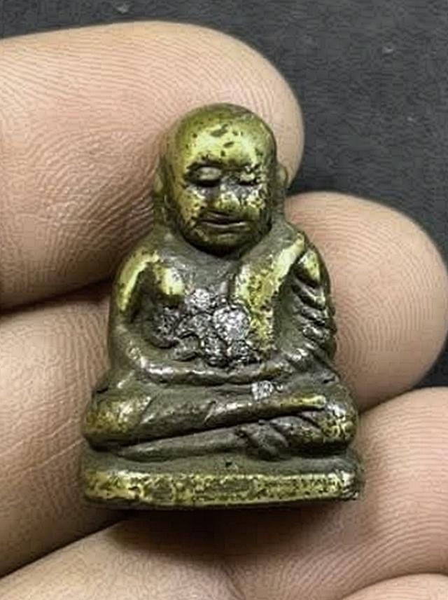 พระหลวงพ่อเงินเก่าค่ะ