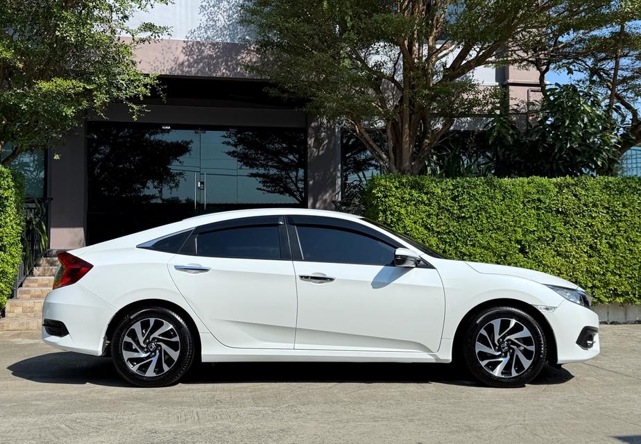 2017 HONDA CIVIC FC 1.8 EL รถมือเดียวออกป้ายแดง รถวิ่งน้อย เข้าศูนย์ทุกระยะ ไม่เคยมีอุบัติเหตุครับ 2