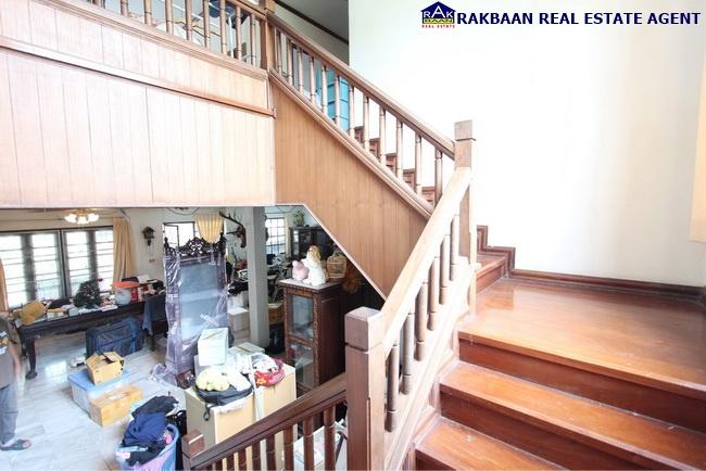 ขายบ้านลดาวัลย์ ปิ่นเกล้า 267 ตร.ว. หลังมุม 5 นอน 4 น้ำ 1 ห้องเมท จอดรถ 6 คัน 9