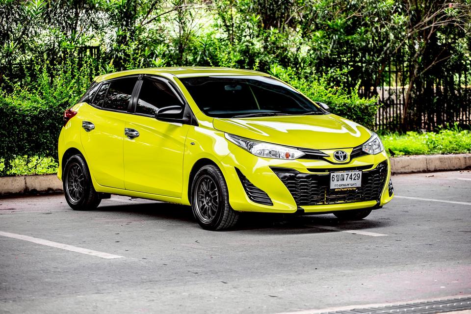 Toyota Yaris Ativ 1.2Entry ปี 2018 สีเหลือง สภาพใหม่มากๆ