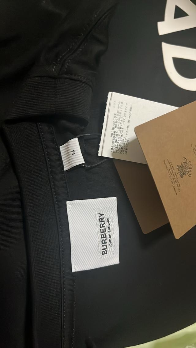 เสื้อแบร์นBURBERRYมือ รูปที่ 2