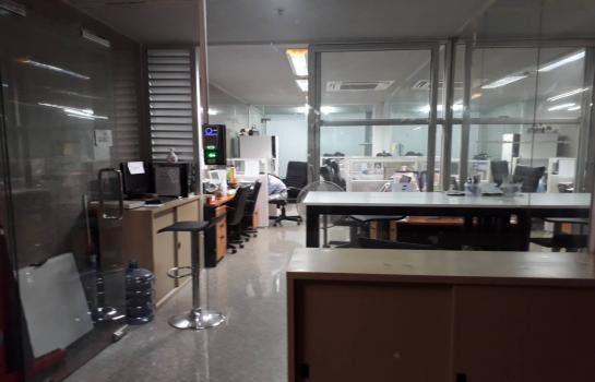 เช่าพื้นที่ สำนักงานพร้อมโต๊ะ เก้าอี้ 2