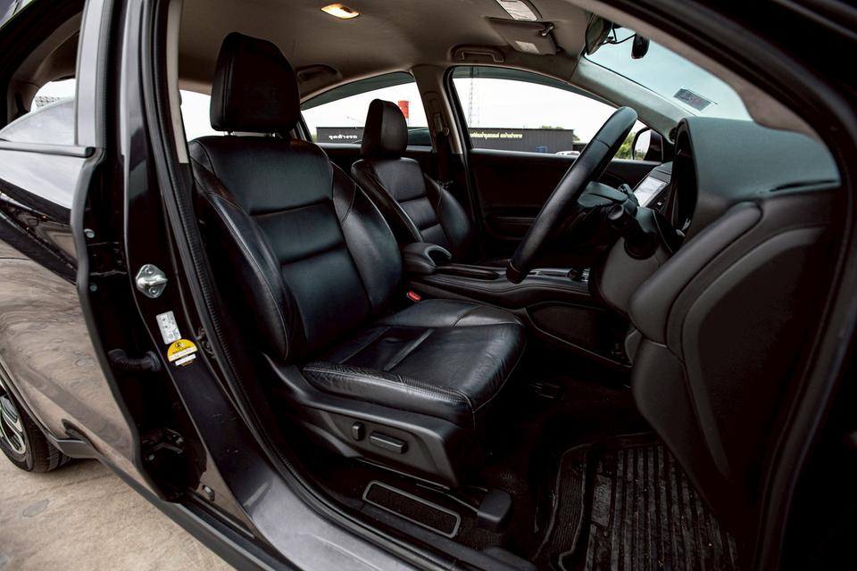 Honda Hrv 1.8E limited ปี 2017 มือเดียวป้ายแดง เบาะไฟฟ้า สีเทา  9