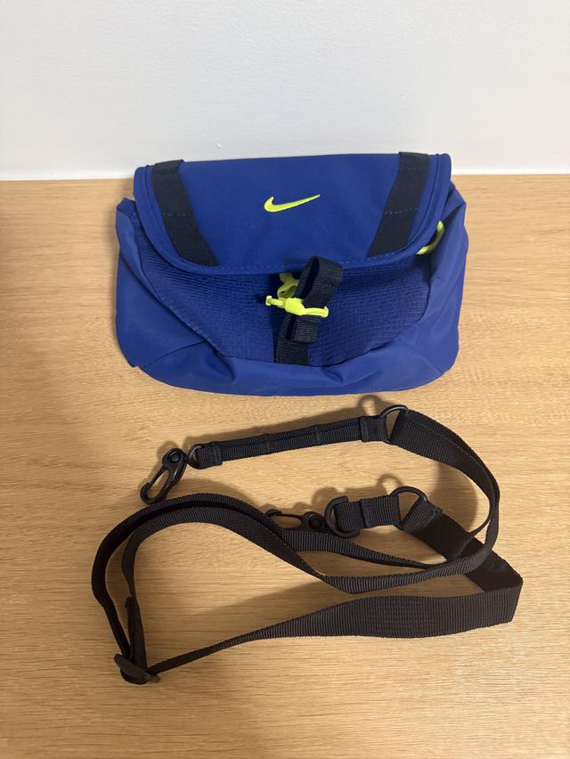 กระเป๋าสพายข้าง Nike 5