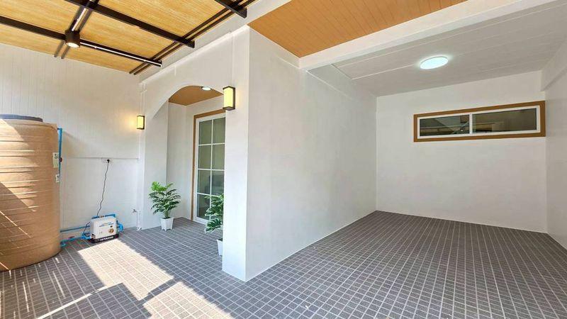 หมู่บ้านบัวทองธานีพาร์ควิลล์1  ซอยกรมที่ดินบางบัวทองทาวน์เฮาส์ 2 ชั้น ตกแต่งใหม่พร้อมอยู่  ทำเลดี พร้อมของแถมอีกหลายรายการ 3