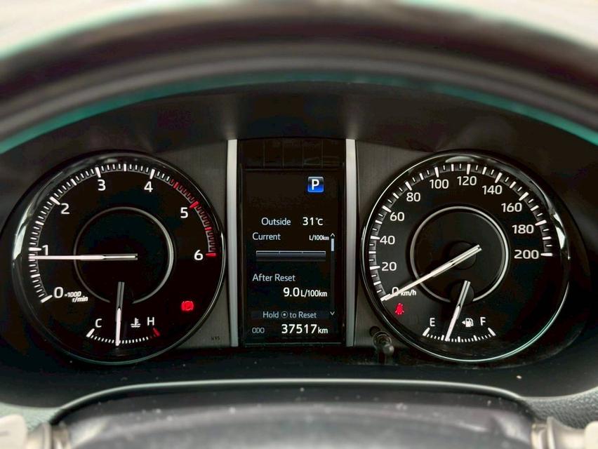 2022 TOYOTA FORTUNER Legender  RWD 2.8 4WD รุ่นพิเศษ 60th รถใหม่ ไมล์น้อย 19