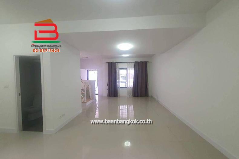 ทาวน์โฮม เดอะคอนเนค 12 รามอินทรา 65 แยก 2-2-2 (ใกล้เพลินนารี่มอลล์) เนื้อที่ 21.4 ตรว. แขวงท่าแร้ง เขตบางเขน 4