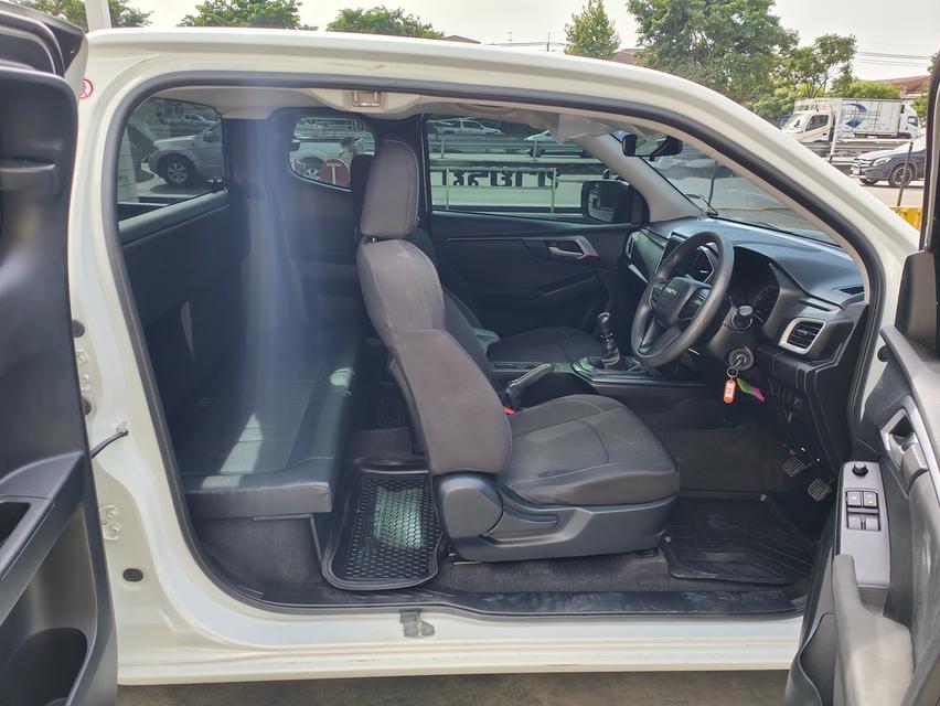 Isuzu D-Max 1.9 L Cab MT  8