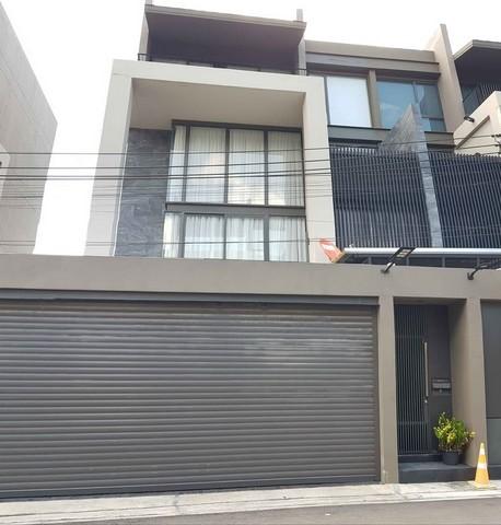 โฮมออฟฟิศสไตล์โมเดิร์น 4 ชั้น 3 ห้องนอน · 4 ห้องน้ำ โครงการ Atria อินทามระ 17 1