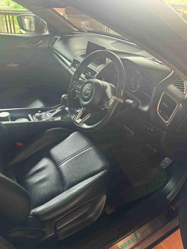 ขาย Mazda 3 ปี 2017  Top Sports Hatchback  พร้อมประกันชั้นหนึ่งที่เหลืออยู่ รถบ้านเจ้าของขายเอง ไม่เคยมีอุบัติเหตุ  4