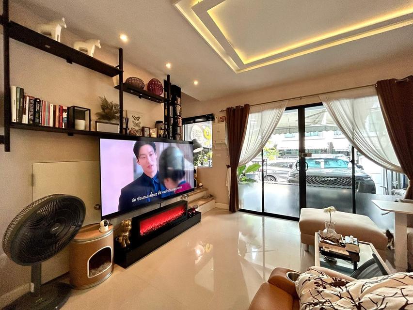 ขายทาวน์โฮม/โฮมออฟฟิศ 3 ชั้น | บ้านกลางเมือง พระราม 9 - รามคำแหง ทำเลใจกลางเมือง เดินทางสะดวก เลียบด่วน ฉลองรัช ใกล้ ม.รามคำแหง Baan Klang Muang Rama 11