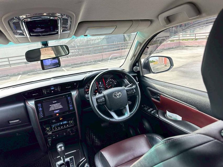 Toyota Fortuner 2.8 TRD เกียร์ออโต้ 4WD สีขาวมุก ปี 2017 จด2017 แท้ 13