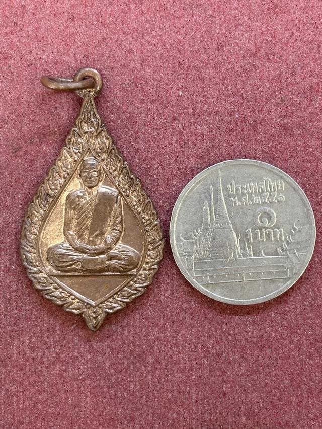 เหรียญพัดยศ สมเด็จพระพุฒาจารย์ (อาจ อาสภมหาเถร) วัดมหาธาตุยุวราชรังสฤษฎิ์ กรุงเทพฯ พ.ศ.๒๕๒๘ สวยครับ รูปย่อยที่ 3