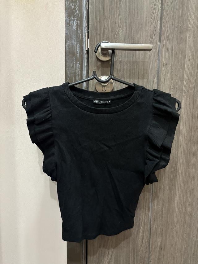 Zara เสื้อแขนกุดสีดำ 