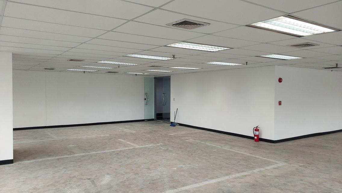 ขาย Prime Office ชั้น 3 วิวสวนเบญจกิตติ บนอาคารโอเชี่ยน ทาวเวอร์ 1 ทำเลดี เดินทางสะดวก 2