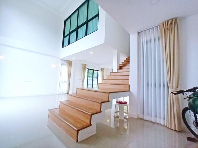 สนามกอล์ฟวินด์เซอร์ 498ม. สุวินทวงศ์36-44 สุวรรณภูมิ ให้เช่าคฤหาสน์ใหญ่มาก 2ชั้น เท่ากับ2หลัง MRT สุวินทวงศ์ 7กม. 422ตร. 2