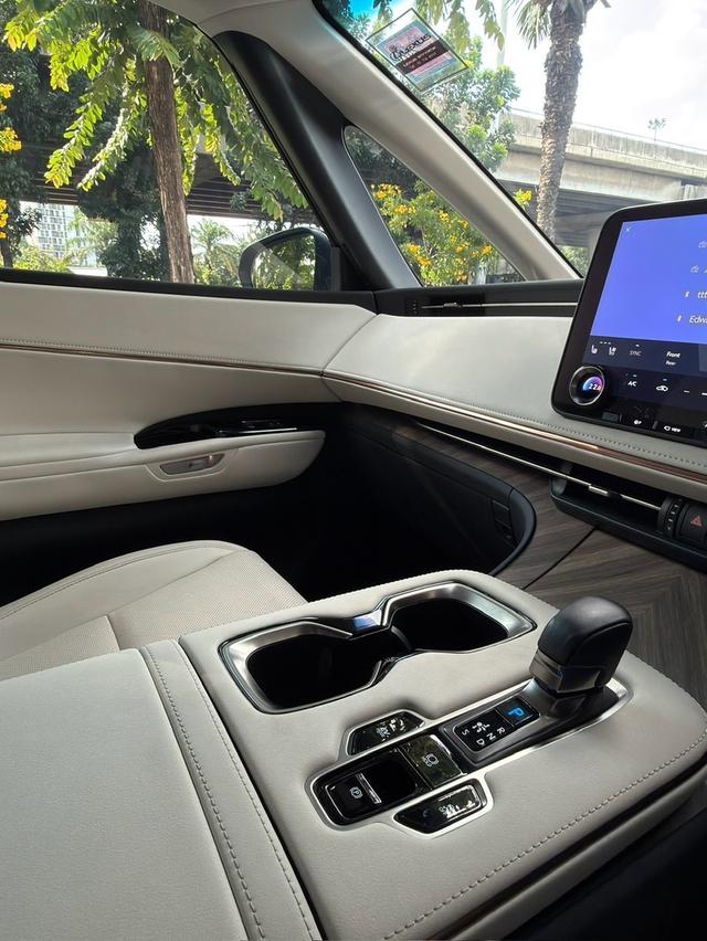 LEXUS LM350hYear 2024Mileage: 12700 km Price : 5.19 m āļĢāļđāļāļāļĩāđ 18