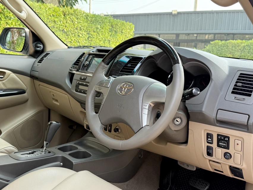 2013 TOYOTA FORTUNER 3.0V รถมือเดียวออกป้ายแดง รถวิ่งน้อยเพียง 155,000 กม รถไม่เคยมีอุบัติเหตุครับ 10