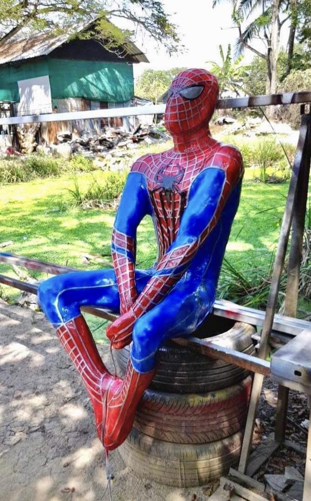 หุ่นฮีโร่สไปเดอร์แมน หุ่นสไปเดอร์แมนไฟเบอร์กลาส ท่าแขวน มือหนึ่ง ขนาดใหญ่ 5