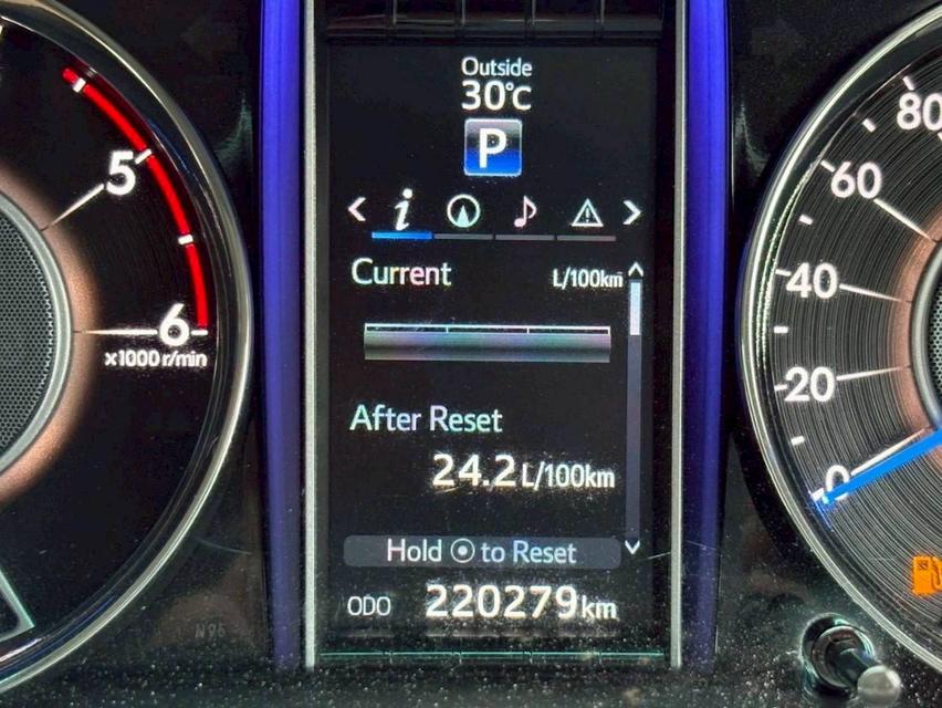 Toyota Fortuner 2.8 V 4WD ปี 2016 18