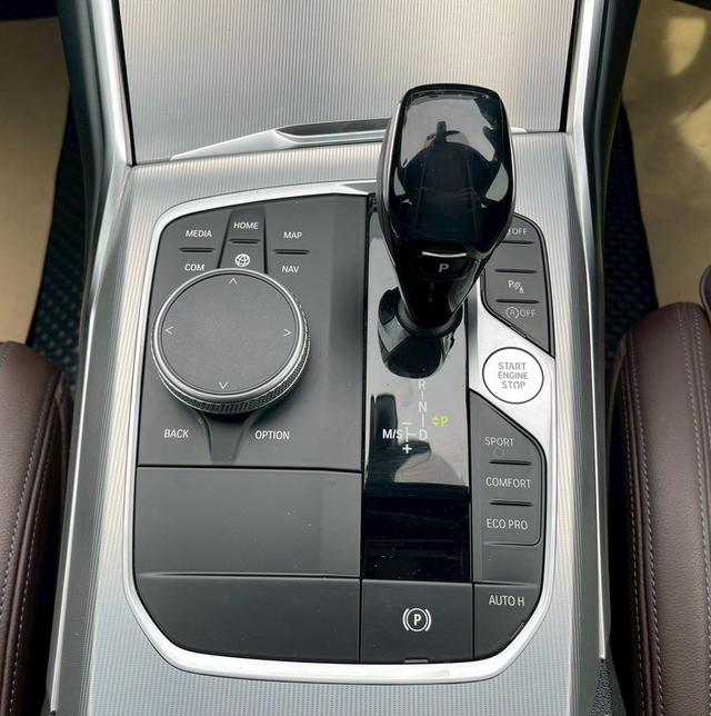 ขายBMW 320d Msoprt ปี22 11