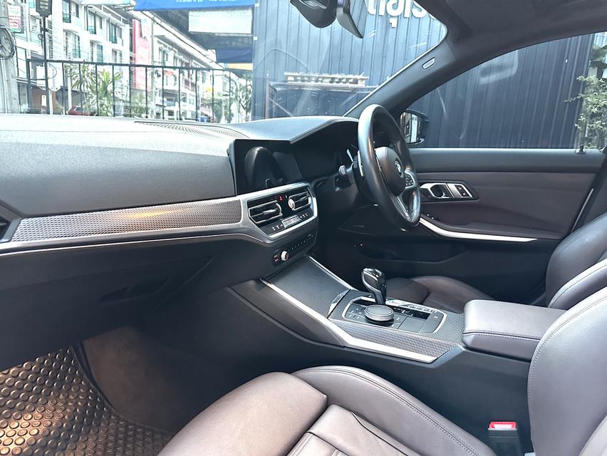 ฺBMW 330e Plug-in Hybrid M Sport จดทะเบียนปี2021 ไมล์น้อย รูปที่ 14