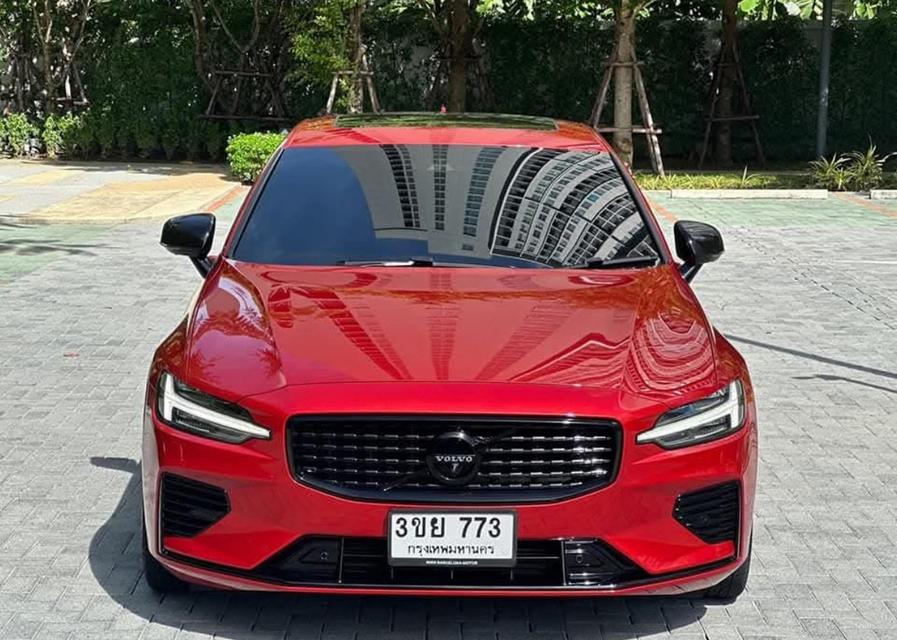 Volvo S60 T8 สีแดง