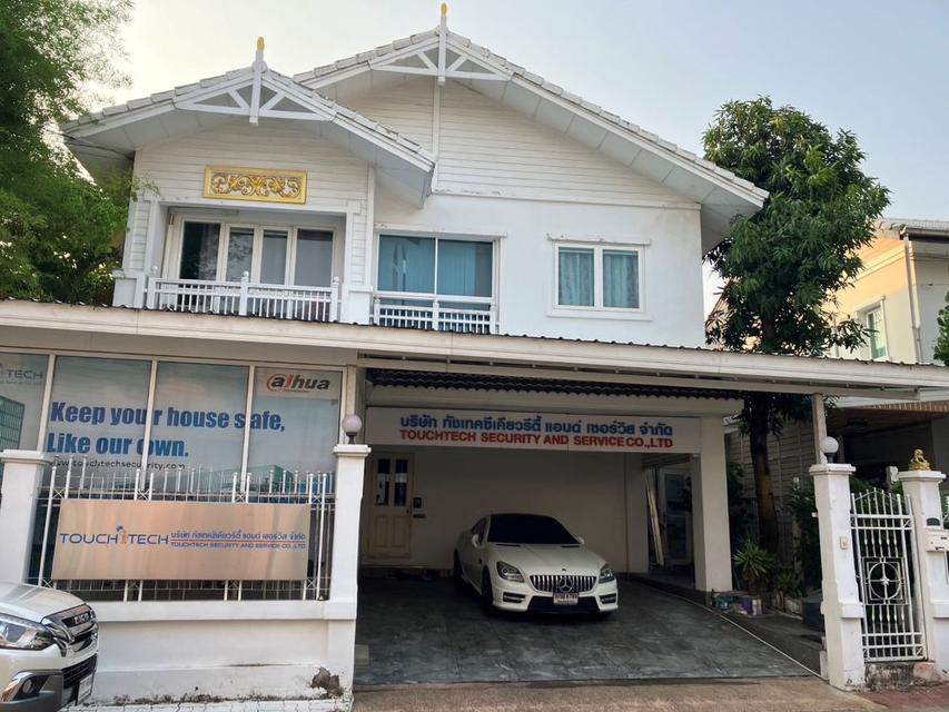 ขายบ้านเดี่ยว 2 ชั้น หมู่บ้านนริศรา ติดถนนประชาอุทิศ เหมาะเป็นโฮมออฟฟิศ เดินทางสะดวก ใกล้ม.เทคโนโลยีพระจอมเกล้าธนบุรี 1