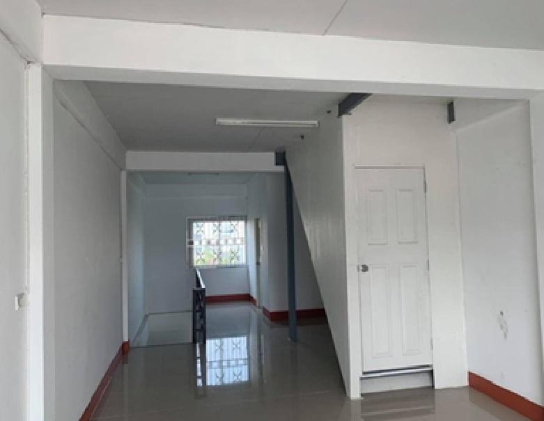 ให้เช่าอาคารพาณิชย์ 2 คูหา 4.5 ชั้น ริมถนนลาดกระบัง เข้าซอยไม่ลึก แอร์ 10 เครื่อง จอดรถในรั้ว 2 คัน 2