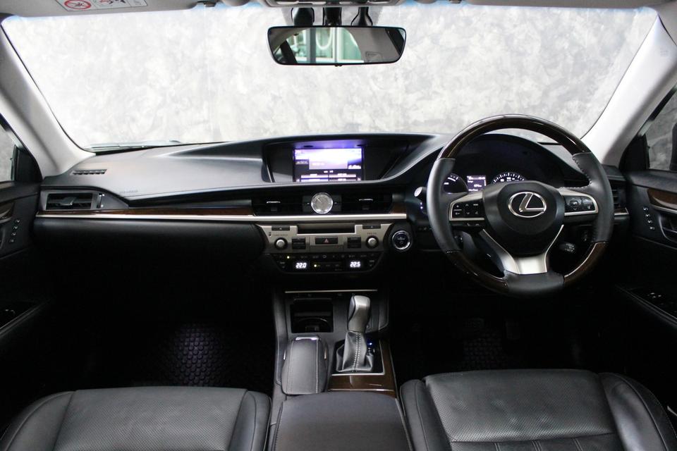 รหัสรถ JRS5482 Lexus ES300h ปี 2017 11