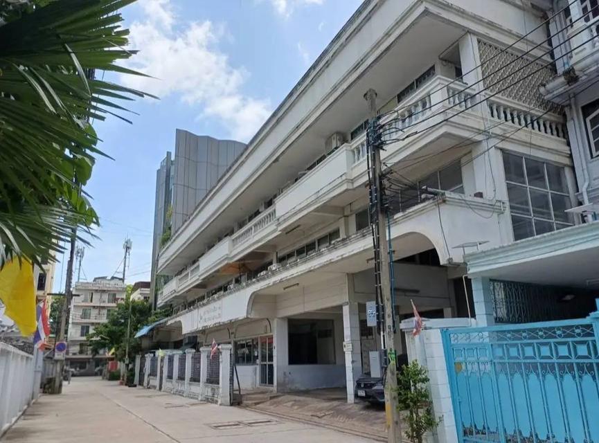 ขายที่ดินสาทร สวนพลู ที่ดินพร้อมอาคาร 147 ตร.ว ใจกลาง CBD สาทร สวนพลู นางลิ้นจี่ เข้าออกได้ทั้ง พระราม4 นราธิวาสราชนครินทร์ ถนนหน้าที่กว้าง 0879074045 1
