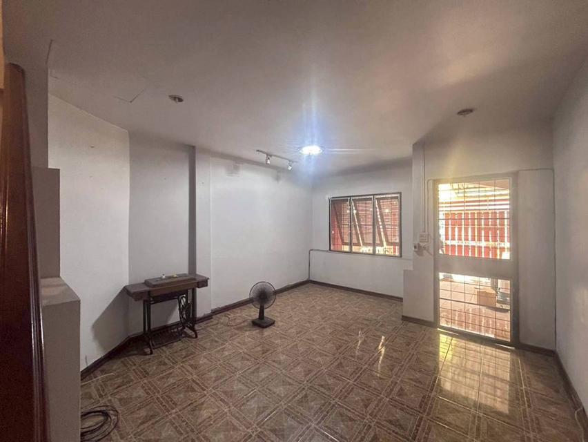 หมู่บ้านบางใหญ่ ซิตี้ ถนนกาญจนาภิเษก ต.เสาธงหิน อ.บางใหญ่ นนทบุรี 7