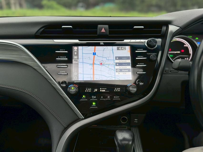 Toyota Camry 2.5 HV Hybrid Premium ปี 2019 สีขาว 13