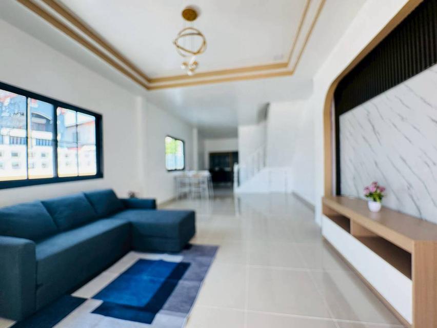 หมู่บ้านธารทอง2  ซอยวัดลาดปลาดุก ทาวน์เฮาส์ 2 ชั้นหลังมุมถนนเมน ห่างจากปากซอยวัดลาดปลาดุกเพียง 1 กม. 5