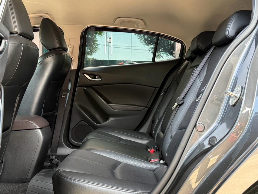 2019 MAZDA 3 2.0 S 5ประตู รถมือเดียวออกป้ายแดง รถวิ่งน้อยเพียง 80,000 กม ประวัติศูนย์ครบ รถไม่เคยมีอุบัติเหตุครับ 14