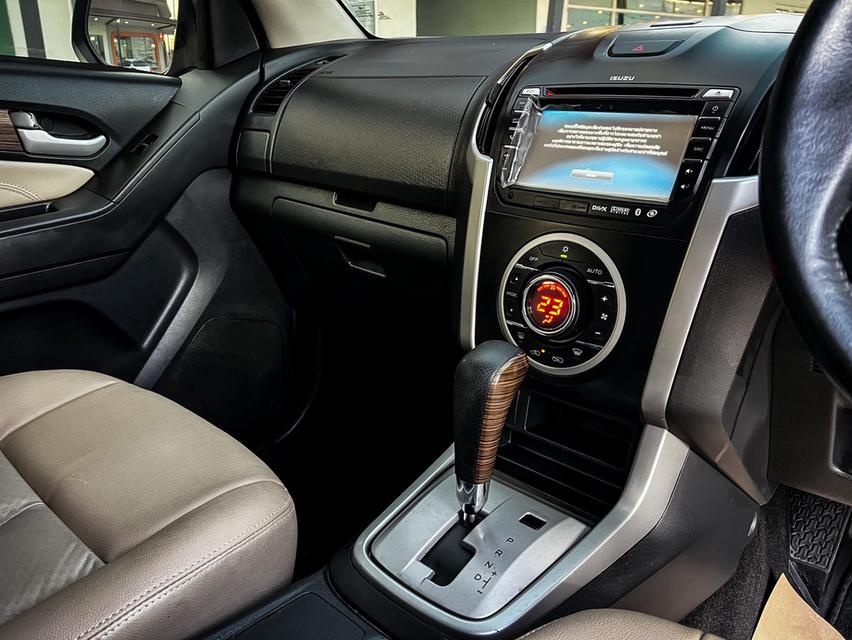 ขาย isuzu MU-X 3.0 Dvd ปี15 8