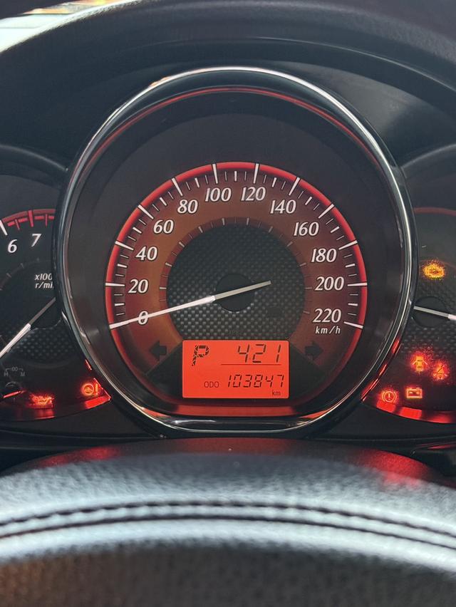 Toyota Yaris 10