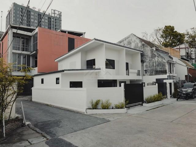 PB5664 ให้เช่าบ้านเดี่ยว 2 ชั้น ซอยพัฒนาการ 12 เนื้อที่ : 60 ตรว.ขนาด 3ห้องนอน บ้านrenovateใหม่ทั้งหลังพื้นที่โปร่งสบาย 2