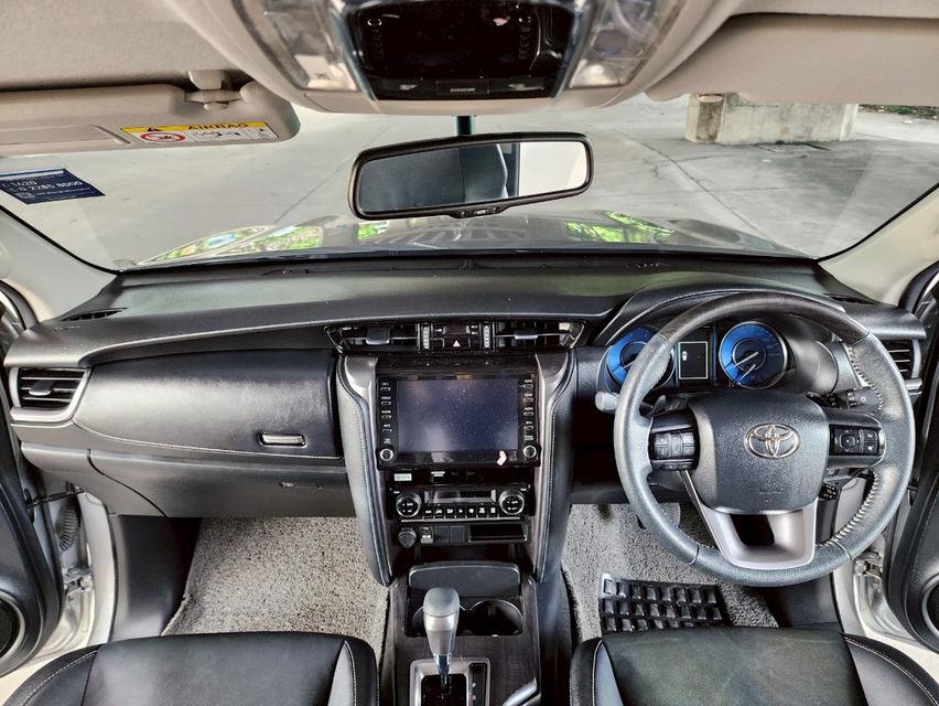 ขายรถ Toyota Fortuner 2.4V 2wd ปี 2023 สีเทา เกียร์ออโต้ 15