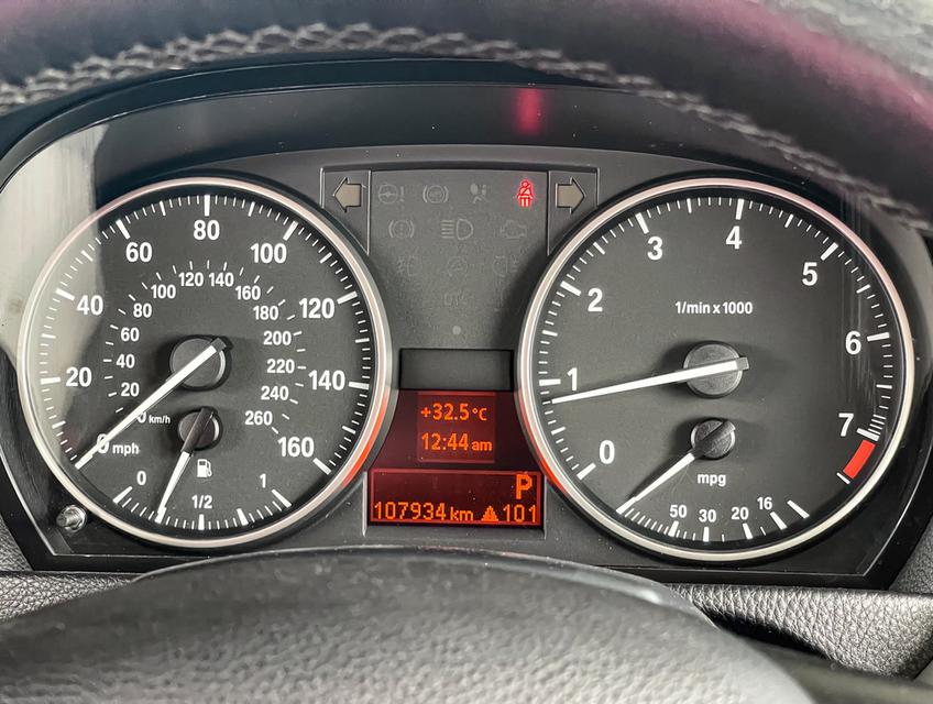 BMW 320i Convertible ปี09 10