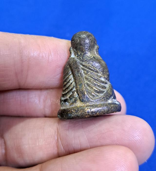 หลวงพ่อเงินรุ่นปืนแตกปี 2528