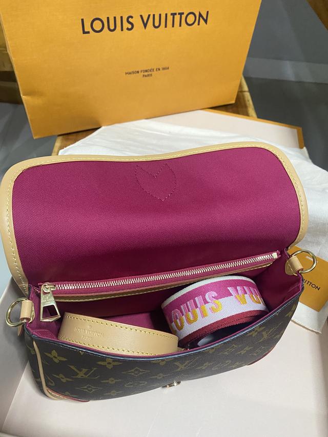 กระเป๋า Louise Vuitton 2