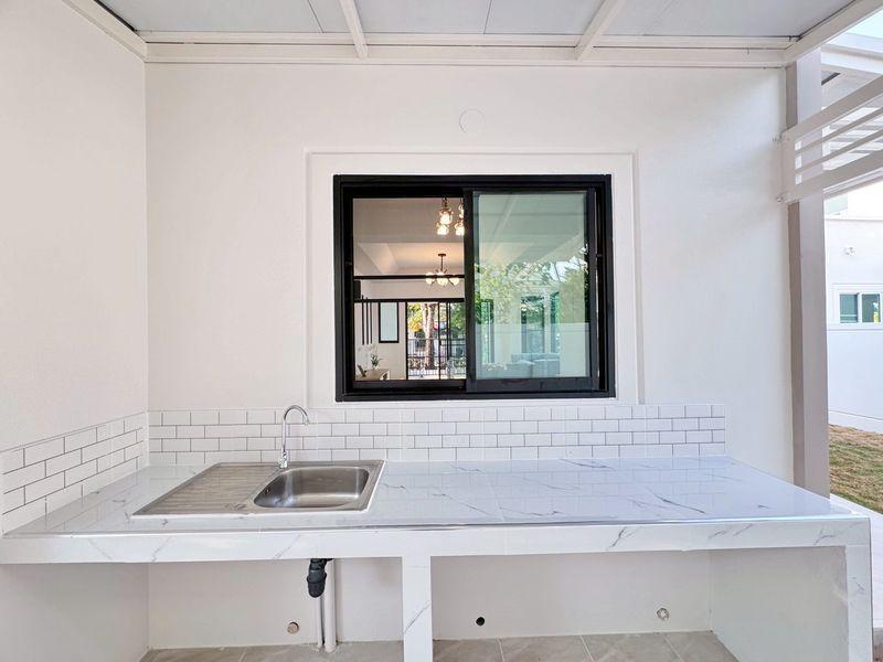 หมู่บ้านพฤกษ์ลดา คลองถนน วงแหวน–รัตนาธิเบศร์ บ้านเดี่ยว 2 ชั้น  ถนนเมน ตกแต่งใหม่พร้อมอยู่ โครงการ (Land & Houses) 13