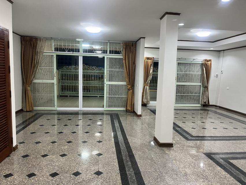 ขายทาวน์เฮ้าส์ 3 ชั้น 2 หลังทะลุกันหมู่บ้านสินทวีสวนธน 1 8