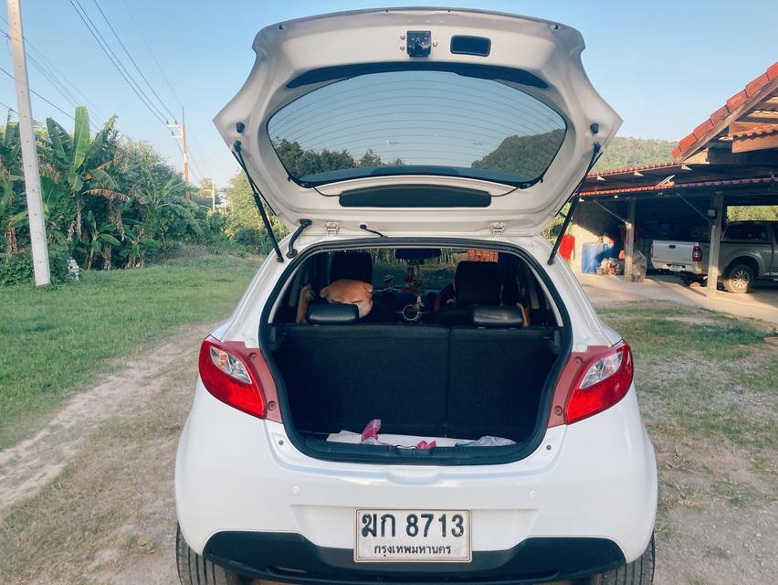 มาสด้า2 สีขาวปี2012 จด2011พร้อมประกันชั้น1