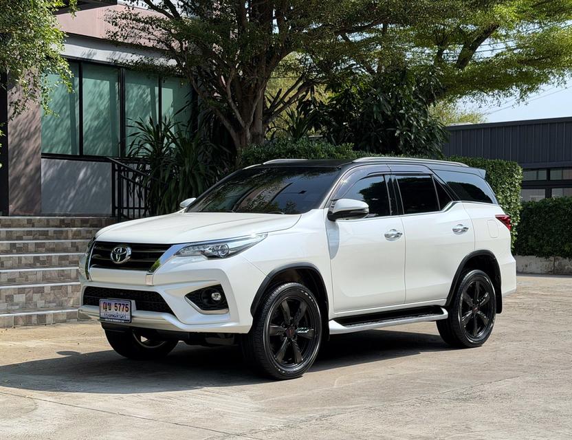 2018 TOYOTA FORTUNER TRD รถมือเดียวออกป้ายแดง รถวิ่งน้อยเพียง 120,000กม ประวัติศูนย์ครบ ไม่เคยมีอุบัติเหตุครับ รูปที่ 4