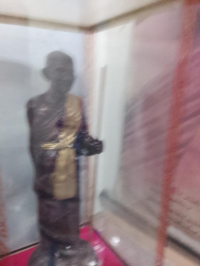 พระบูชาหลวงปู่ศุขสูง17นิ้วพร้อมกรอบ รูปที่ 2